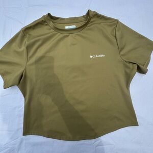 Columbia Cropped Workout Top 💚